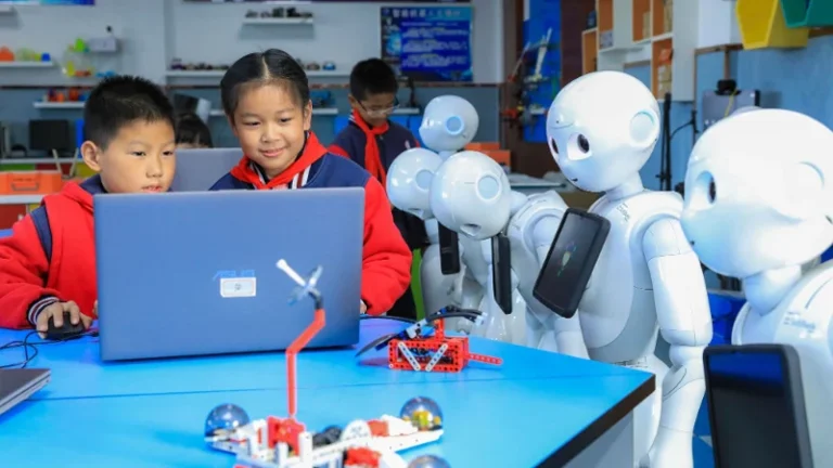 চীনে স্কুল পর্যায়ের পাঠ্যক্রমে অন্তর্ভুক্ত হচ্ছে কৃত্রিম বুদ্ধিমত্তা