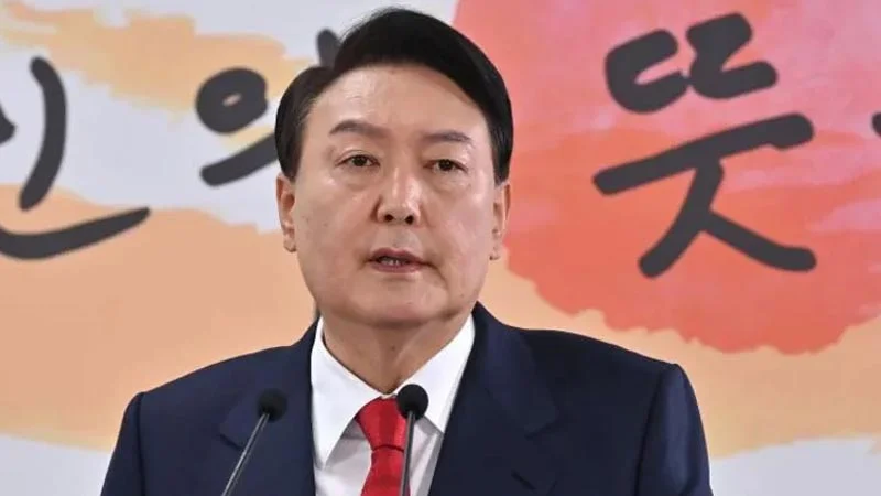 ক্ষমতা ধরে রাখতে মরিয়া প্রেসিডেন্ট ইউন