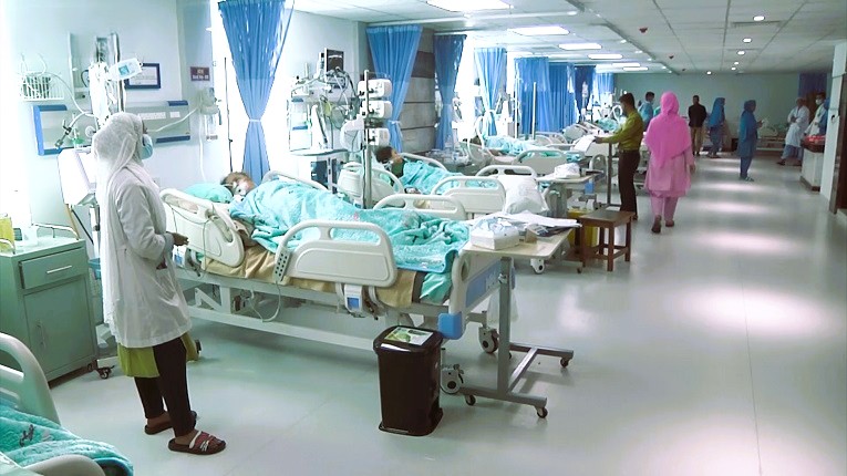 আইসিইউ ব্যবস্থাপনায় বেসরকারিতে চলছে বাণিজ্য, সরকারিতে নৈরাজ্য