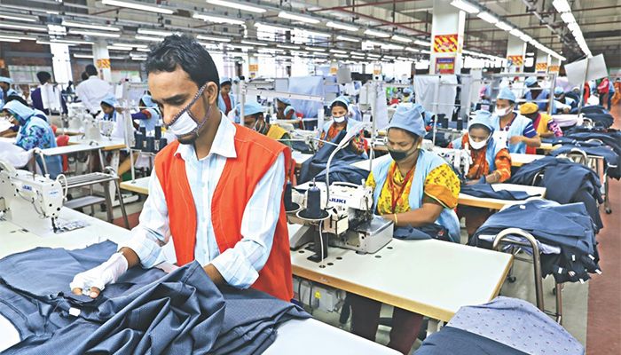 শ্রম আইন সংস্কারে শিল্প খাতে অস্থিরতার শঙ্কা শ্রমিকপক্ষের আপত্তি আমলে না নিয়েই শ্রম আইন সংশোধনের খসড়া চূড়ান্ত