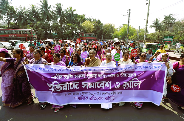 এখনো সময় আছে-নারী সমাজের পাশে দাঁড়ান: ফওজিয়া মোসলেম