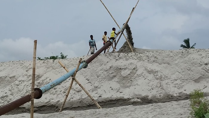 সরকার বদলালেও বদলায়নি রাঙ্গুনিয়ার বালুবাণিজ্যের নিয়ন্ত্রণ সরকার বদলালেও বদলায়নি রাঙ্গুনিয়ার বালুবাণিজ্যের নিয়ন্ত্রণ