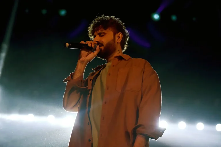 ঢাকায় আজ মঞ্চ মাতাবেন পাকিস্তানি গায়ক মুস্তফা জাহিদ ঢাকায় আজ মঞ্চ মাতাবেন পাকিস্তানি গায়ক মুস্তফা জাহিদ