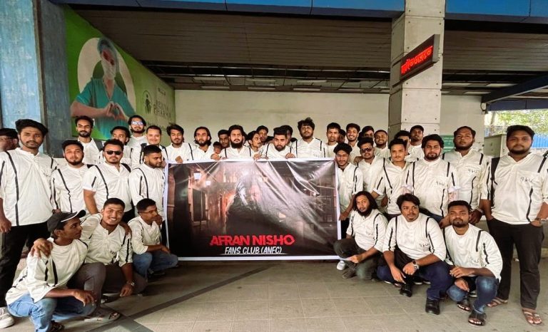 ‘৭৮৬’ লেখা পোশাকে প্রেক্ষাগৃহে নিশোর ভক্তদের ঢল