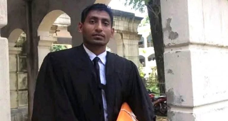 অতর্কিত ছুরিকাঘাতে আইনজীবী নিহত অতর্কিত ছুরিকাঘাতে আইনজীবী নিহত
