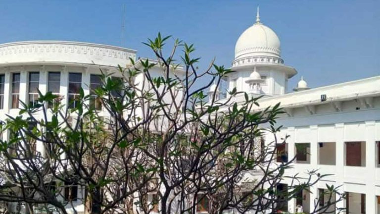 দুদকের সাবেক চেয়ারম্যানসহ চারজনের বিরুদ্ধে মামলা