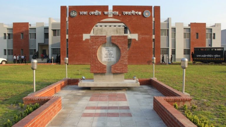 সাবেক মন্ত্রী ও এমপিদের উচ্ছৃঙ্খল আচরণে বিপাকে কারা কর্তৃপক্ষ