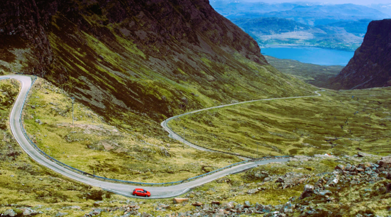স্কটল্যান্ডের অ্যাপলক্রস পাস: বিপজ্জনক রাস্তার রোমাঞ্চকর সৌন্দর্য
