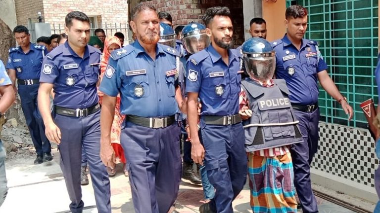 শিশু আছিয়া ধর্ষণ ও হত্যা মামলায় ১ জনের মৃত্যুদণ্ড, ৩ জন খালাস শিশু আছিয়া ধর্ষণ ও হত্যা মামলায় ১ জনের মৃত্যুদণ্ড, ৩ জন খালাস