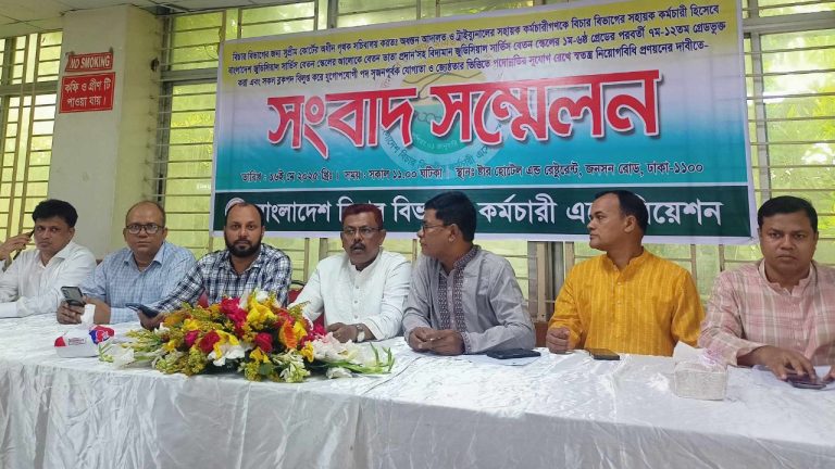দাবি না মানায় দুই দিনের কর্মবিরতিতে বিচার বিভাগীয় কর্মচারীরা দাবি না মানায় দুই দিনের কর্মবিরতিতে বিচার বিভাগীয় কর্মচারীরা