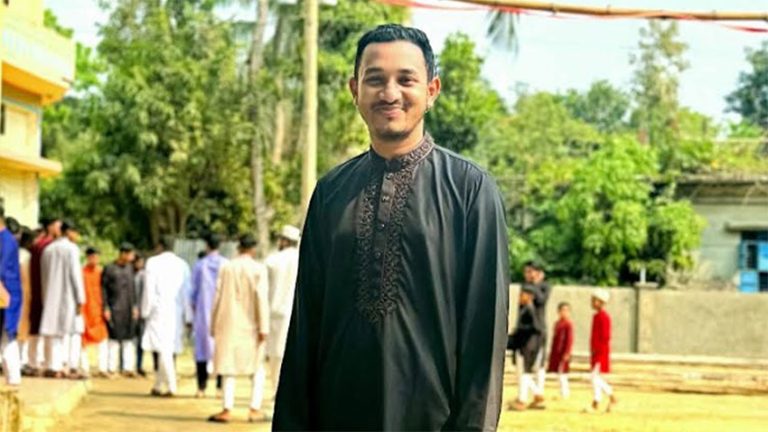 ফেনীতে চাকরির প্রলোভনে ১০ লাখ টাকা চাঁদা দাবি ফেনীতে চাকরির প্রলোভনে ১০ লাখ টাকা চাঁদা দাবি
