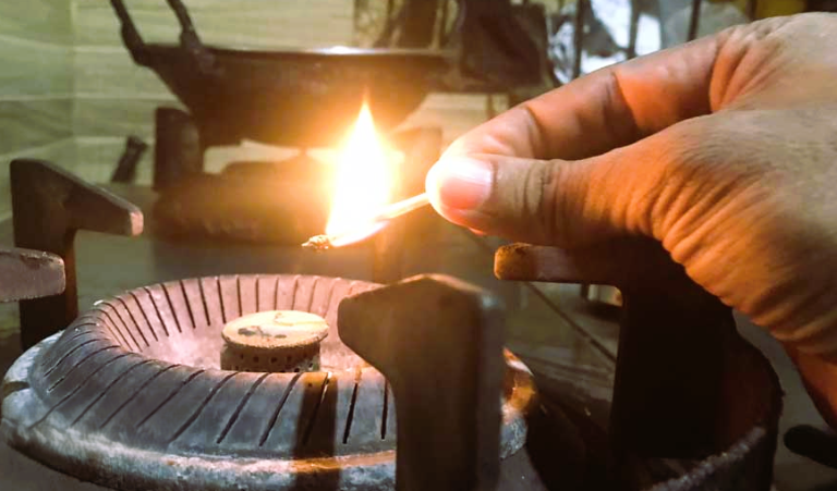 শুক্রবার ২২ ঘণ্টা গ্যাস থাকবে না ঢাকা-গাজীপুরের যেসব এলাকায় গ্যাস সংকটে দেশজুড়ে ভোগান্তি