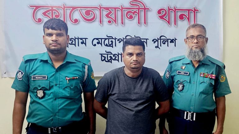 ঢাবিতে ভর্তি করানোর কথা বলে প্রতারণা, গ্রেপ্তার ১