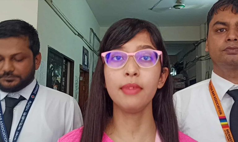 নিজের সুরক্ষায় মা-বাবার বিরুদ্ধে তরুণীর মামলা আদালতে