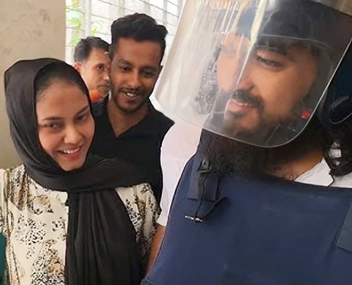 কারাগারে বিয়ের পাঁচ দিন পর জামিন পেলেন গায়ক নোবেল কারাগারে বিয়ের পাঁচ দিন পর জামিন পেলেন গায়ক নোবেল