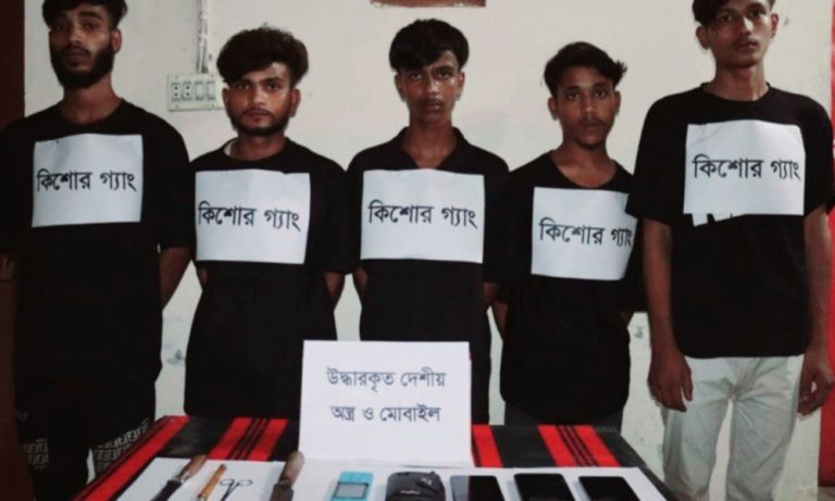 সেনা অভিযানে চাঁদপুরে কিশোর গ্যাংয়ের পাঁচ সদস্য গ্রেফতার