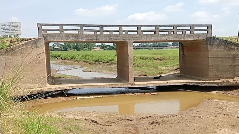 ঝুলন্ত সেতুতে বিপদে ছনধরার মানুষ