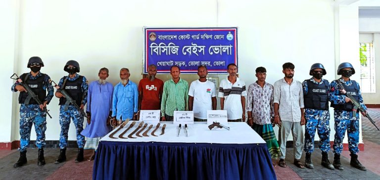 ভোলায় অস্ত্রসহ আট ডাকাত গ্রেপ্তার