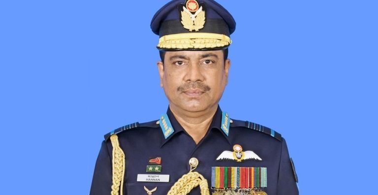 সাবেক বিমানপ্রধান ও স্ত্রীর বিরুদ্ধে দুর্নীতি মামলা