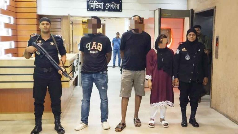 বিনিয়োগের নামে প্রতারণা, দুই নাইজেরিয়ানসহ আটক ৩ বিনিয়োগের নামে প্রতারণা দুই নাইজেরিয়ানসহ আটক ৩