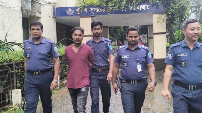 চকরিয়ায় ছিনিয়ে নেওয়া আসামি সাজ্জাদ গ্রেফতার চকরিয়ায় ছিনিয়ে নেওয়া আসামি সাজ্জাদ আটক