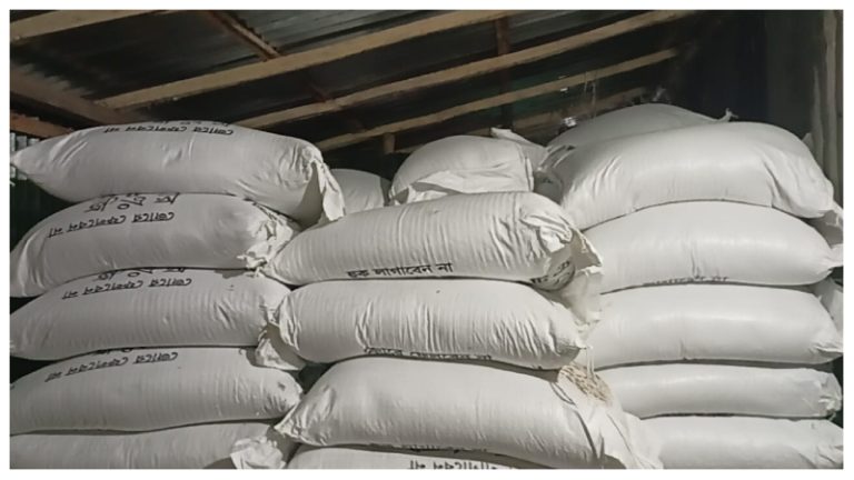 গাইবান্ধায় অবৈধ মজুদের ১৩৩ বস্তা টিএসপি সার জব্দ