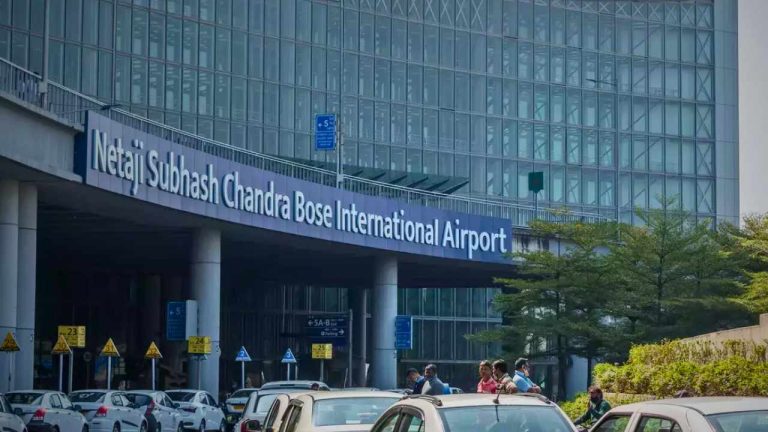 কলকাতা বিমানবন্দরে বাংলাদেশি নাগরিক গ্রেপ্তার কলকাতা বিমানবন্দরে বাংলাদেশি নাগরিক গ্রেপ্তার
