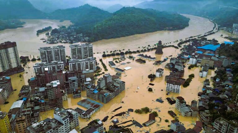 এশিয়ায় তাপপ্রবাহ ও বন্যায় বিপর্যয়, ৫০০-এর বেশি নিহত