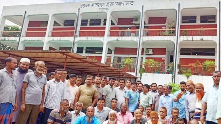 ১১ বছরের হত্যা মামলায় ১২৩ আসামি খালাস