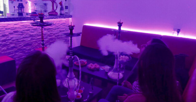 ঢাকার অভিজাত এলাকায় সিসা বারের অবাধ বিস্তার সিসা বার