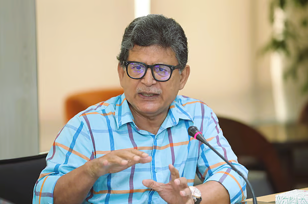 দুর্নীতি ও হয়রানি রুখে অর্থনীতিতে গতি আনতে হবে