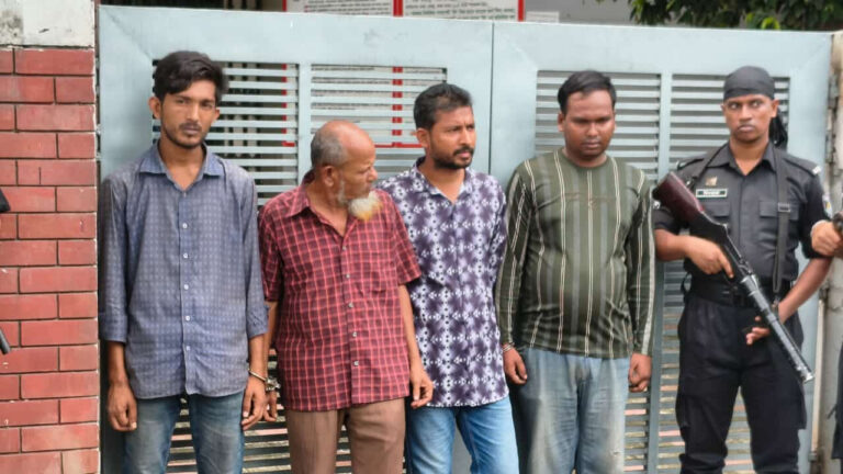 পাসপোর্ট অফিস এলাকায় দালাল বিরোধী অভিযানে ৪ জনের কারাদণ্ড