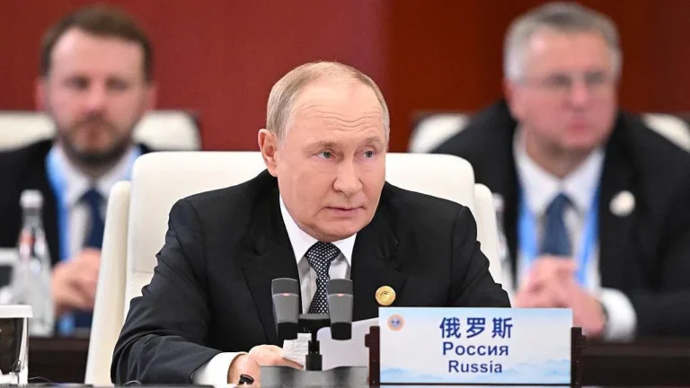 ট্রাম্পের সঙ্গে “সমঝোতা”র দাবি পুতিনের, ইউক্রেন যুদ্ধ শেষের নতুন ইঙ্গিত? ট্রাম্পের সঙ্গে "সমঝোতা"র দাবি পুতিনের, ইউক্রেন যুদ্ধ শেষের নতুন ইঙ্গিত?