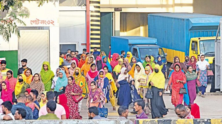 প্রভিডেন্ট ফান্ড বাধ্যতামূলক: শ্রমিকরা কতটা নিরাপদ? শ্রমিক