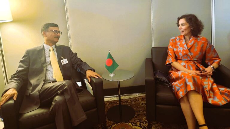 ইইউ কমিশনারের সঙ্গে বৈঠক করেছেন পররাষ্ট্র উপদেষ্টা