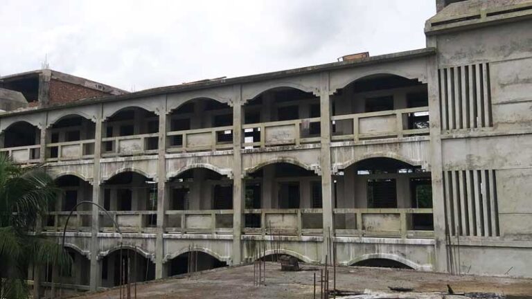 ছয় বছরেও শেষ হয়নি কোরশমুন্সি মাদ্রাসা ভবন, ভোগান্তিতে শিক্ষার্থীরা