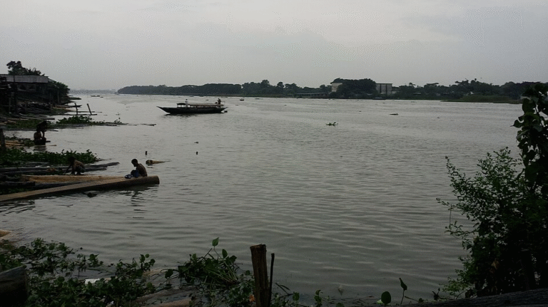 নদী নয়—এ যেন লাশের গোপন কবরস্থান