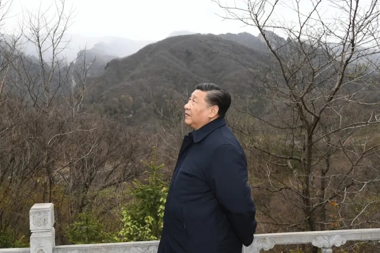 চীনকে কি শিখর থেকে নামাতে পারবে কেউ?