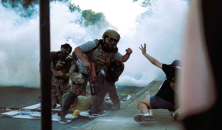 শিকাগোতে অভিবাসনবিরোধী বিক্ষোভে বন্দুকধারী নারী গুলিবিদ্ধ