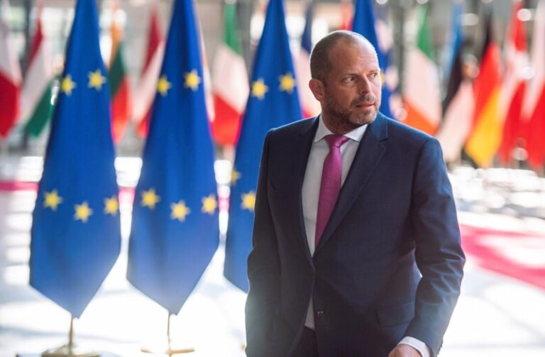 ব্রাসেলসে হামলা করলে মস্কোকে মানচিত্র থেকে মুছে ফেলব