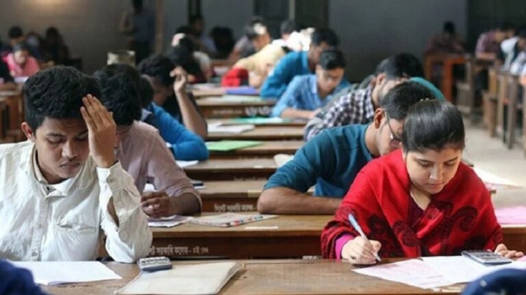 বিশেষ বিসিএস: সরকারি কলেজে শিক্ষক পদে লড়ছেন ৩ লাখ প্রার্থী