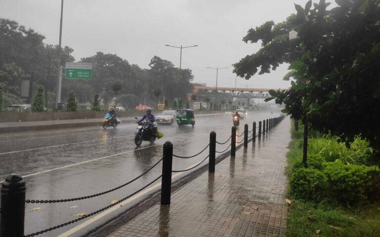 ৭ জেলায় ঝড়-বৃষ্টির পূর্বাভাস, নদীবন্দরে সতর্কসংকেত