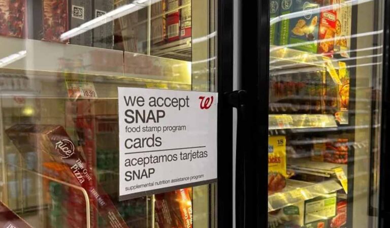 ট্রাম্প প্রশাসনের বিরুদ্ধে মামলা করেছে যুক্তরাষ্ট্রের ২৫টি অঙ্গরাজ্য