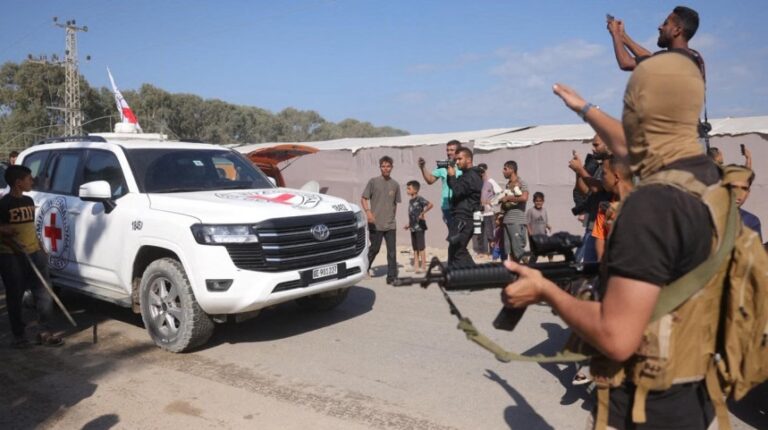 সব জীবিত ইসরায়েলি জিম্মিকে মুক্তি দিল হামাস