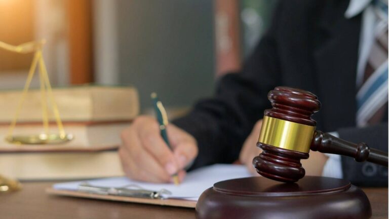 বিচারকের আদেশ জালিয়াতি কাণ্ডে রিমান্ডে সেরেস্তাদার