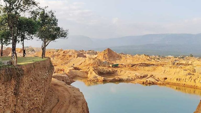 সিলেটে অভিযানের পরও পাথর লুট অব্যাহত