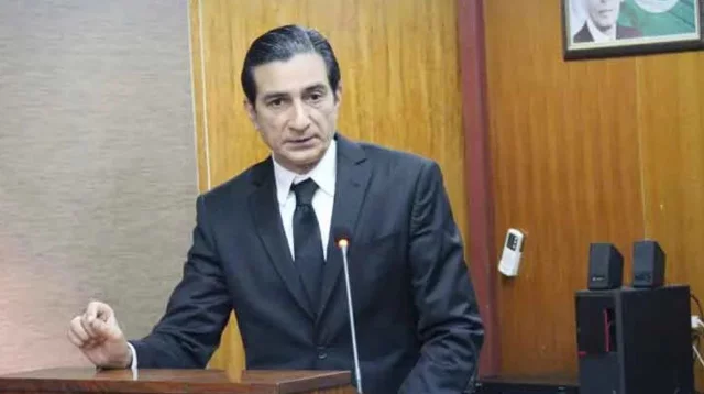 সংবিধান সংশোধনে বিচারপতির পদত্যাগ