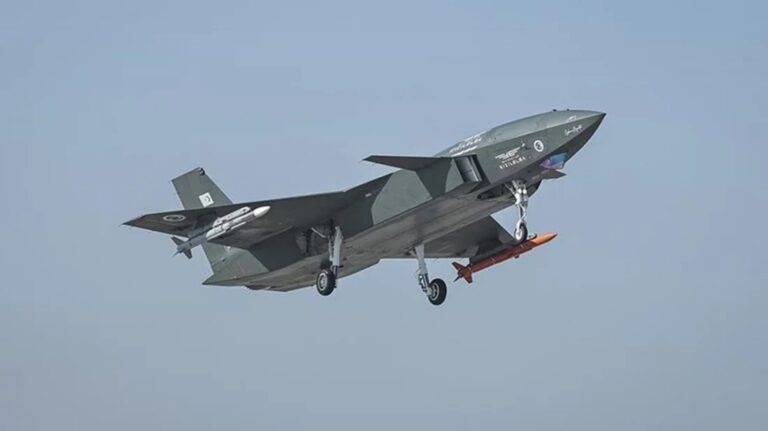 বিশ্বের প্রথম মানববিহীন যুদ্ধবিমান থেকে তুরস্কের সফল ক্ষেপণাস্ত্র নিক্ষেপ