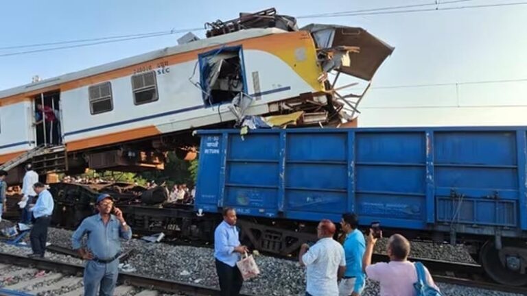 ভারতে ছত্তিশগড়ে দুই ট্রেনের ধাক্কায় ১০ জনের প্রাণহানি