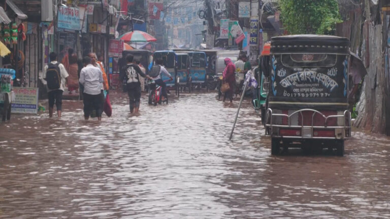 জলবায়ু বিপর্যয়ে ধ্বংসের প্রহর গণনা করছে উপকূলীয় ২২ শহর